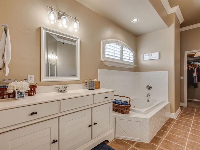 1250 N Tea Olive Way, Mustang, OK 73064