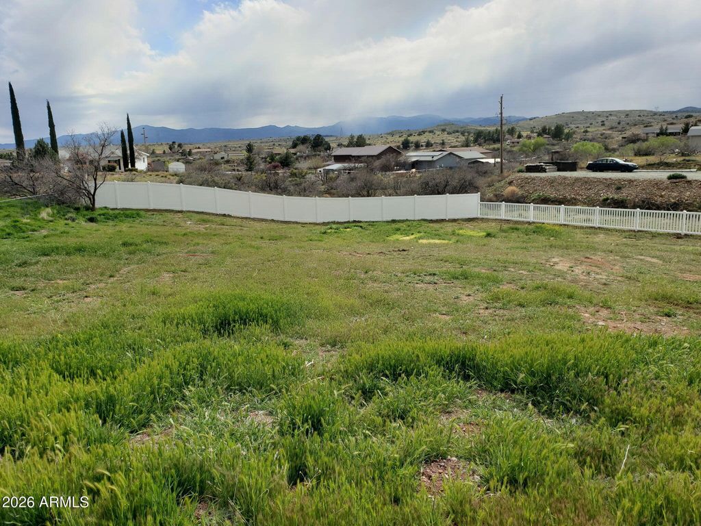 Image 4 of property listing at 17025 E SPRING VALLEY Road 821, Mayer, AZ 86333