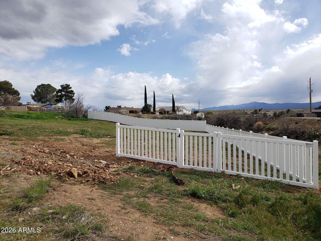 Image 6 of property listing at 17025 E SPRING VALLEY Road 821, Mayer, AZ 86333