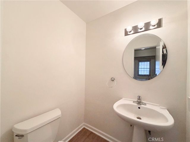 22131 Oxnard Street, Woodland Hills, CA 91367