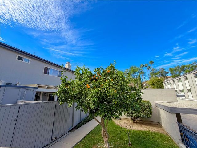 22131 Oxnard Street, Woodland Hills, CA 91367