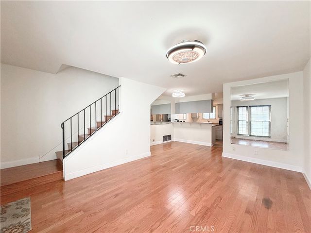 22131 Oxnard Street, Woodland Hills, CA 91367