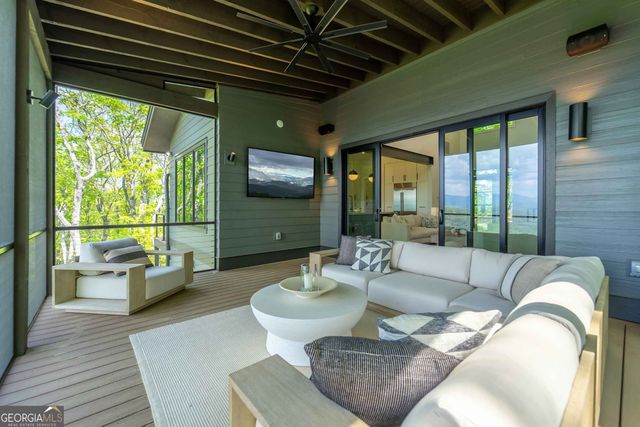 377 Charmont Drive, Tiger, GA 30576