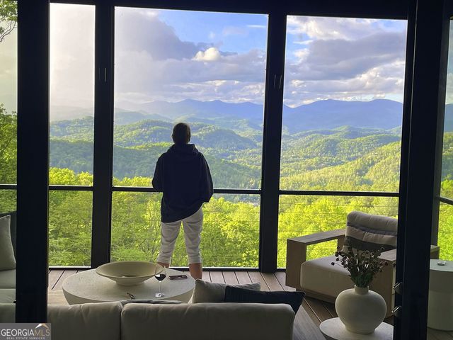 377 Charmont Drive, Tiger, GA 30576