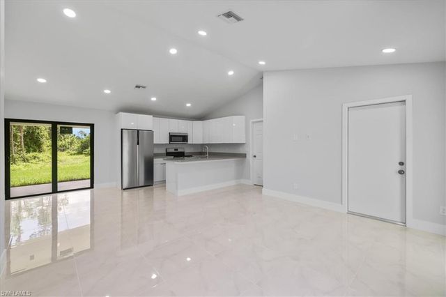 575 Beach AVE S, Lehigh Acres, FL 33974