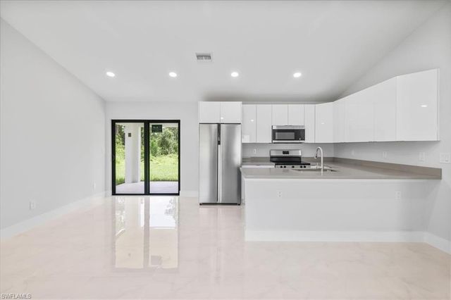 575 Beach AVE S, Lehigh Acres, FL 33974