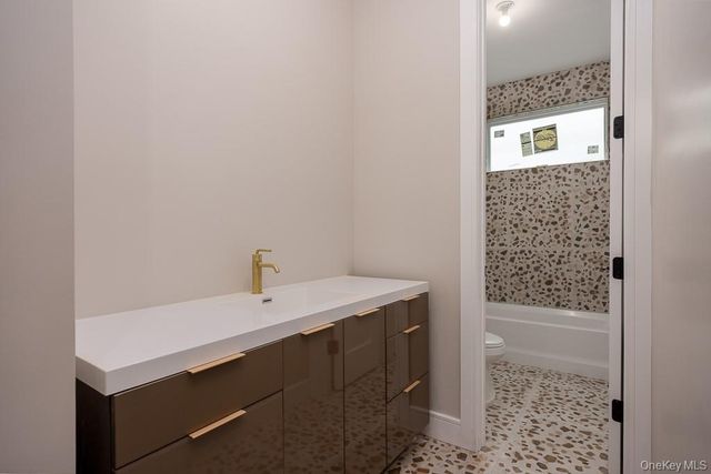 15 Old Nyack Turnpike 201, Monsey, NY 10952