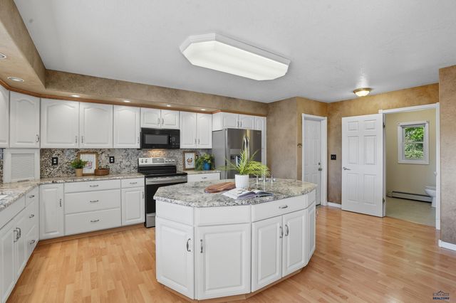 1621 NICKEL ST, Rapid City, SD 57702