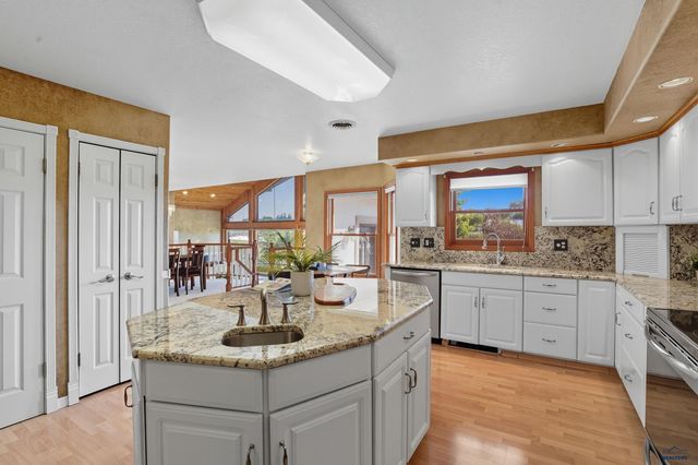 1621 NICKEL ST, Rapid City, SD 57702