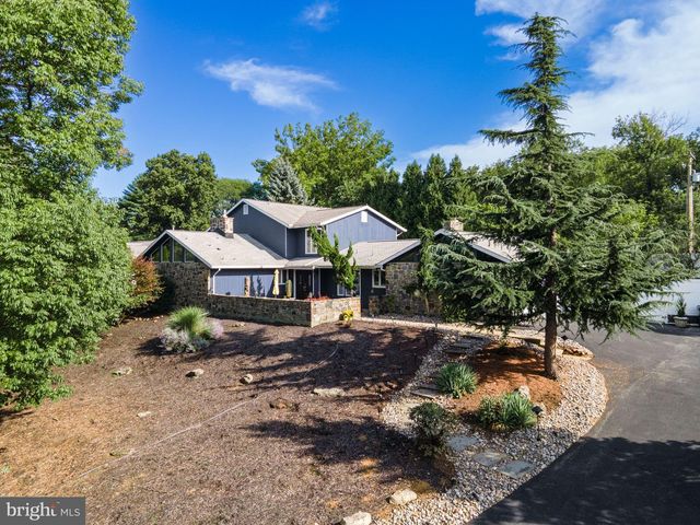 2210 GREENWOOD RD, Allentown, PA 18103