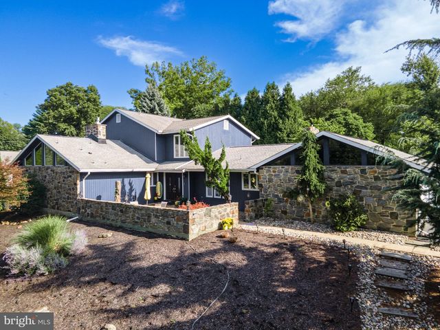 2210 GREENWOOD RD, Allentown, PA 18103