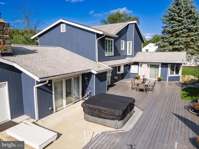 2210 GREENWOOD RD, Allentown, PA 18103