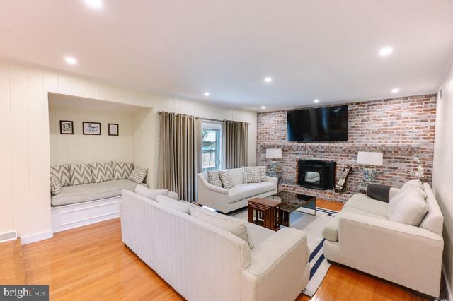 2210 GREENWOOD RD, Allentown, PA 18103