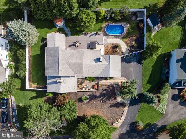 2210 GREENWOOD RD, Allentown, PA 18103
