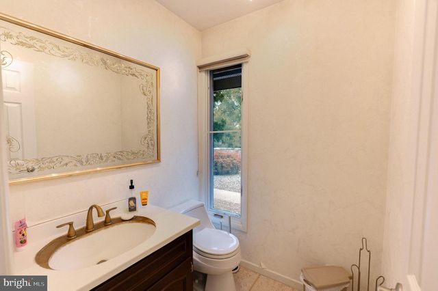 2210 GREENWOOD RD, Allentown, PA 18103