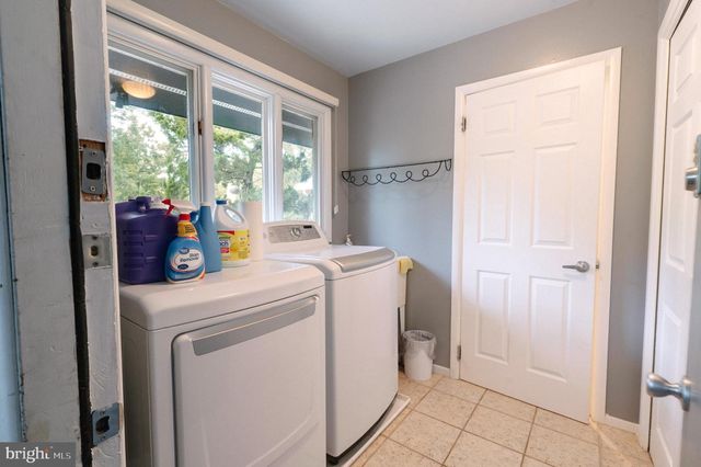 2210 GREENWOOD RD, Allentown, PA 18103