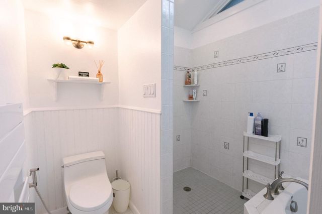 2210 GREENWOOD RD, Allentown, PA 18103