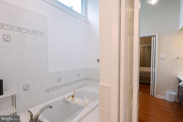 2210 GREENWOOD RD, Allentown, PA 18103