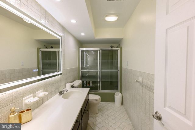 2210 GREENWOOD RD, Allentown, PA 18103