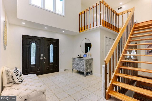 2210 GREENWOOD RD, Allentown, PA 18103