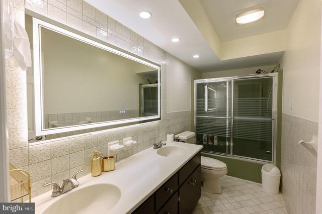 2210 GREENWOOD RD, Allentown, PA 18103