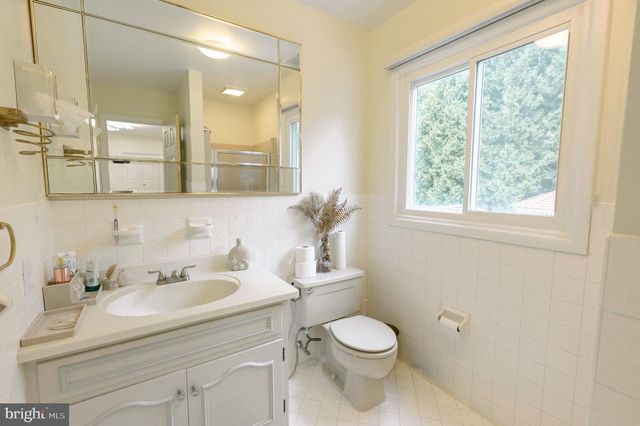 2210 GREENWOOD RD, Allentown, PA 18103