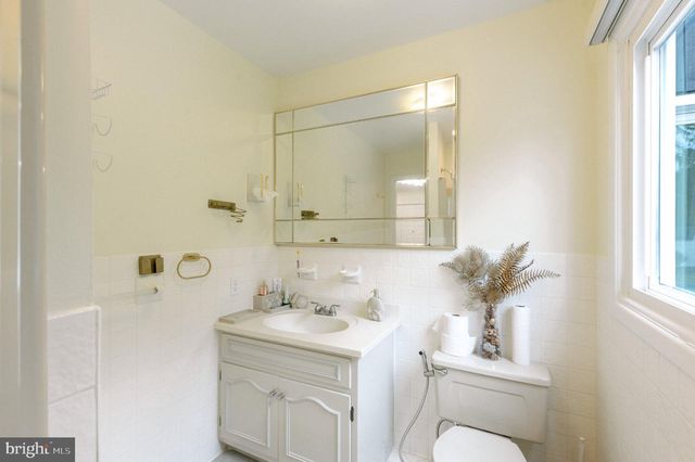 2210 GREENWOOD RD, Allentown, PA 18103