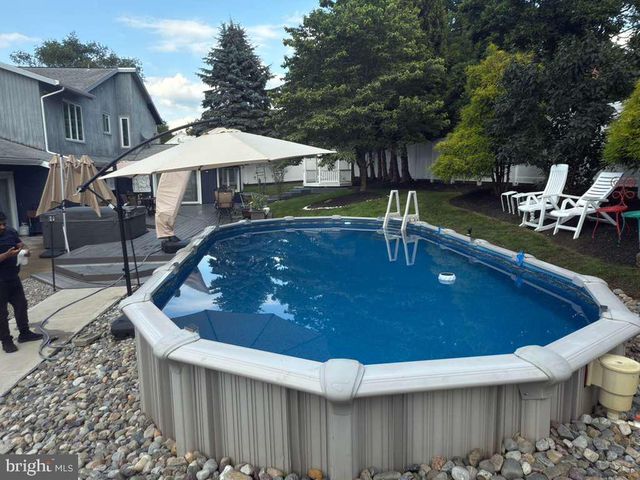 2210 GREENWOOD RD, Allentown, PA 18103
