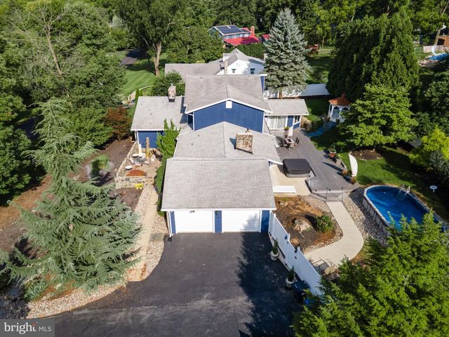 2210 GREENWOOD RD, Allentown, PA 18103