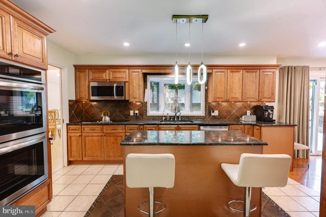 2210 GREENWOOD RD, Allentown, PA 18103