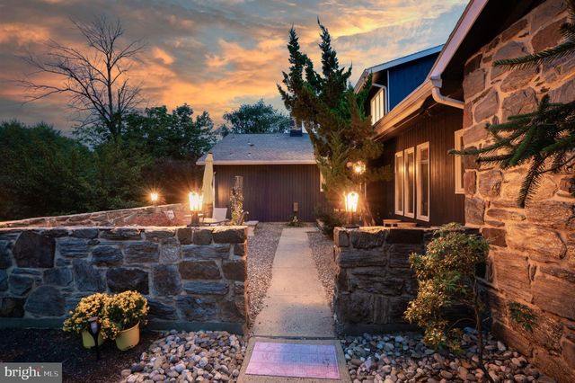 2210 GREENWOOD RD, Allentown, PA 18103