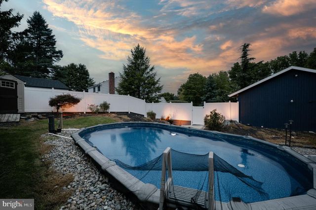 2210 GREENWOOD RD, Allentown, PA 18103
