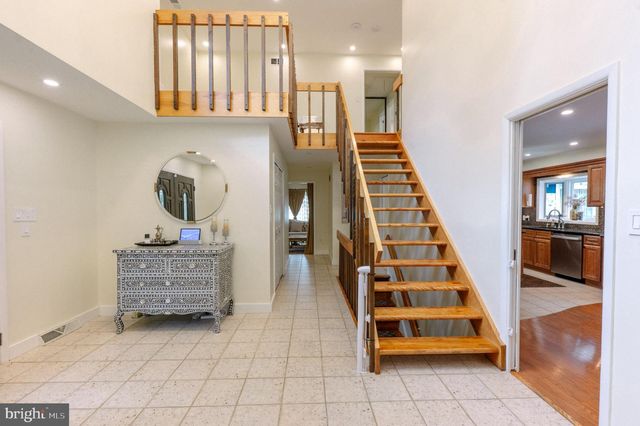 2210 GREENWOOD RD, Allentown, PA 18103