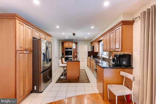 2210 GREENWOOD RD, Allentown, PA 18103