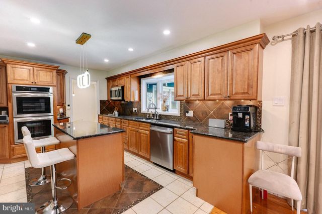 2210 GREENWOOD RD, Allentown, PA 18103