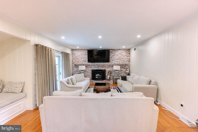 2210 GREENWOOD RD, Allentown, PA 18103