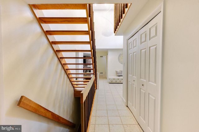 2210 GREENWOOD RD, Allentown, PA 18103