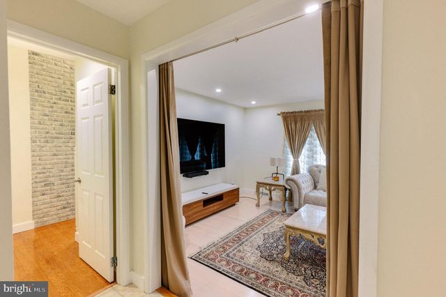 2210 GREENWOOD RD, Allentown, PA 18103