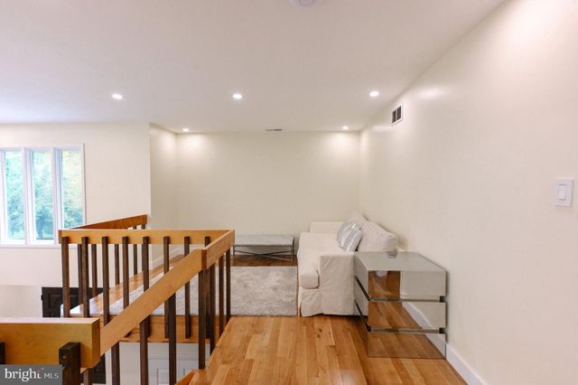 2210 GREENWOOD RD, Allentown, PA 18103