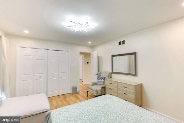 2210 GREENWOOD RD, Allentown, PA 18103