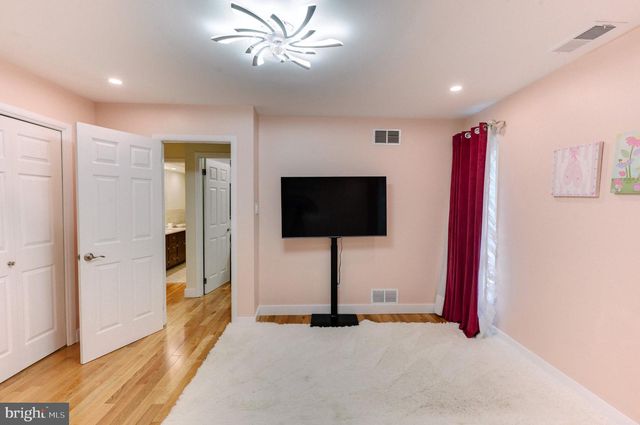 2210 GREENWOOD RD, Allentown, PA 18103