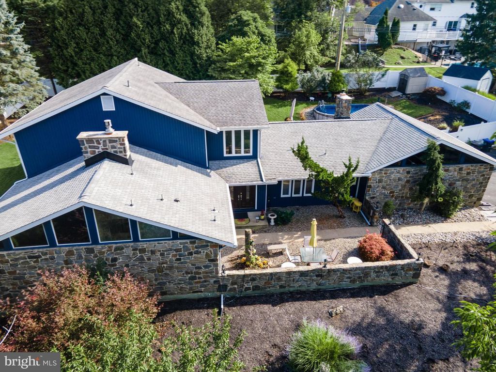 2210 GREENWOOD RD, Allentown, PA 18103