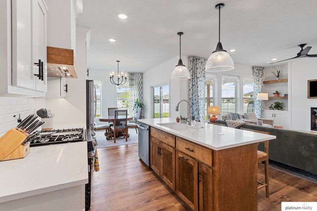 11704 S 119th Street, Papillion, NE 68046