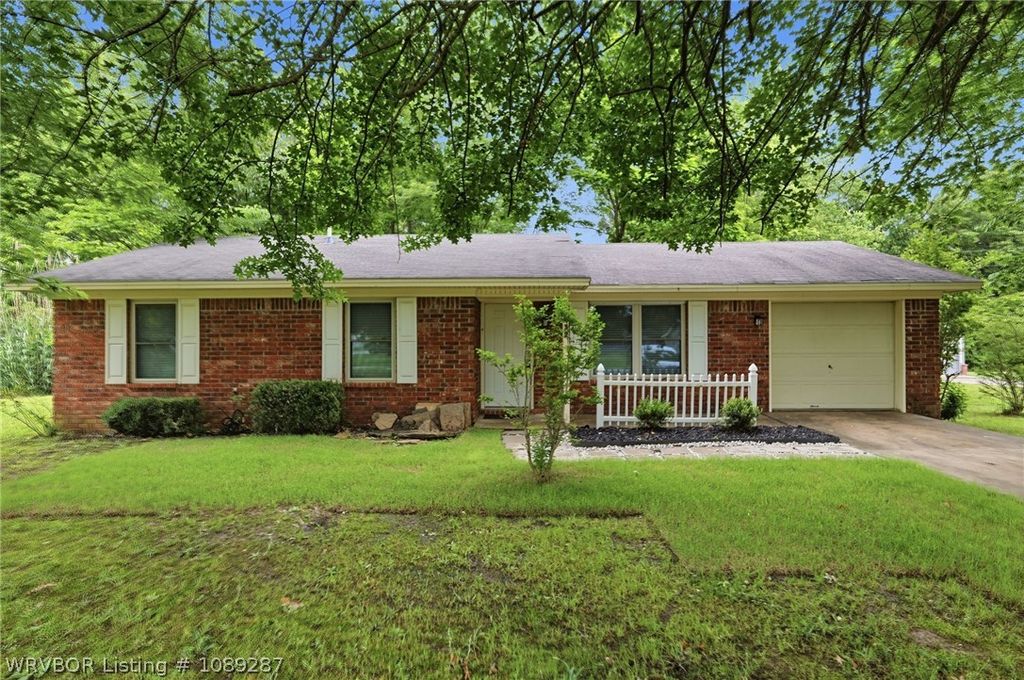 832 N Apple Street, Greenwood, AR 72936