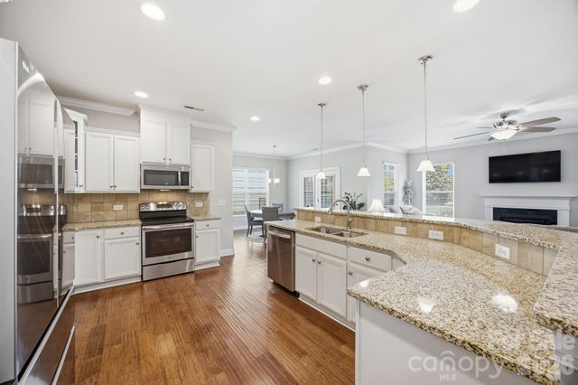 16024 Oxford Glenn Drive, Huntersville, NC 28078