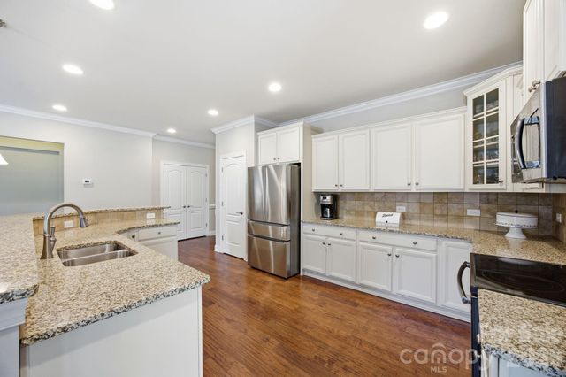 16024 Oxford Glenn Drive, Huntersville, NC 28078