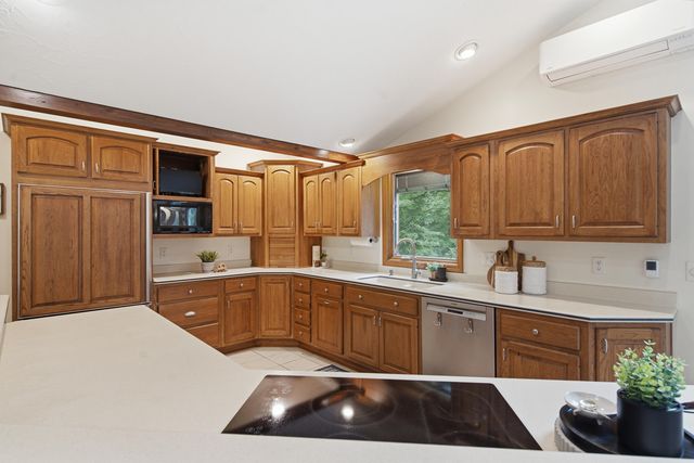 10425 E Q Avenue, Scotts, MI 49088