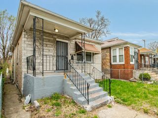 10210 S Bensley Avenue, Chicago, IL 60617