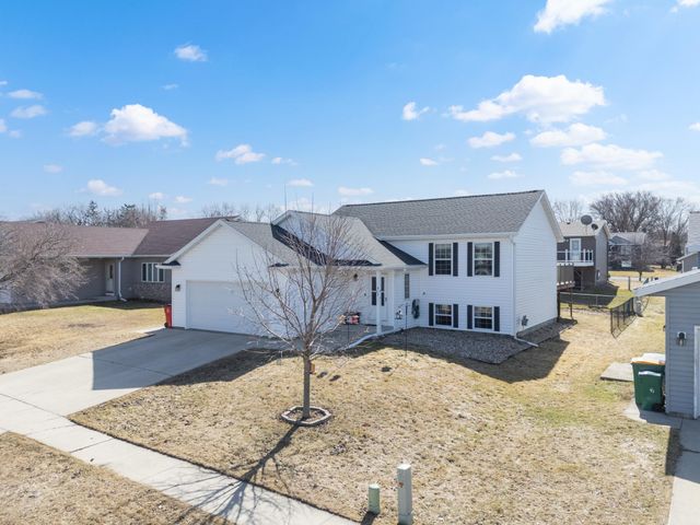 407 8th Street NW, Dodge Center, MN 55927