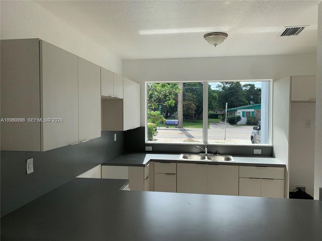 10231 SW 176th St, Miami, FL 33157